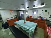 冷藏船 待售