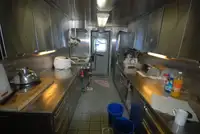 登陆艇，坦克 待售
