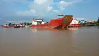 登陆艇，坦克 待售