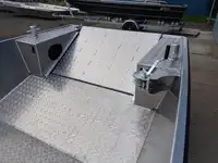 登陆艇，坦克 待售