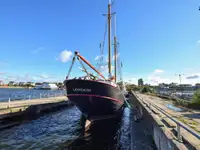 餐厅船 待售