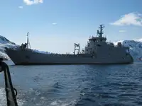 登陆艇，坦克 待售
