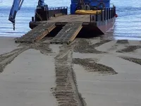登陆艇，坦克 待售