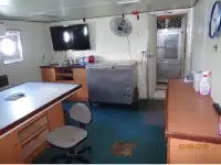 登陆艇，坦克 待售