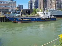 登陆艇，坦克 待售