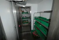 登陆艇，坦克 待售