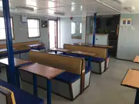 登陆艇，坦克 待售