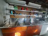 登陆艇，坦克 待售