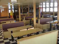 登陆艇，坦克 待售