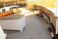 渡轮 待售