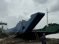 登陆艇，坦克 待售