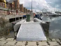 集装箱船 出售