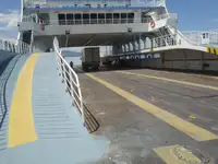 渡轮 待售