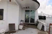 渡轮 待售